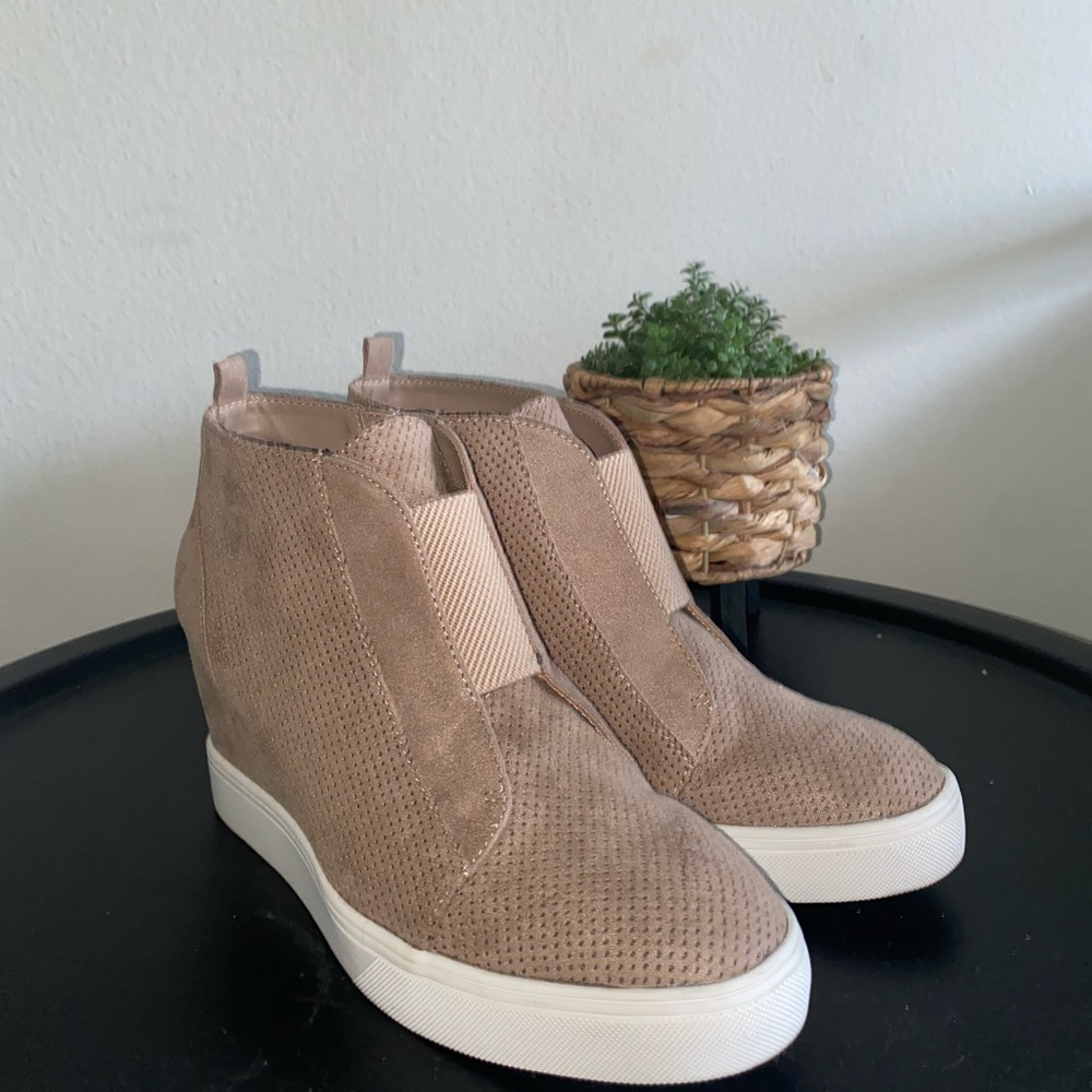 MIA | WOMENS WEDGE SNEAKER | Size US 9.5 | Worn Once!
